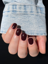 Load image into Gallery viewer, Candlelight Kiss